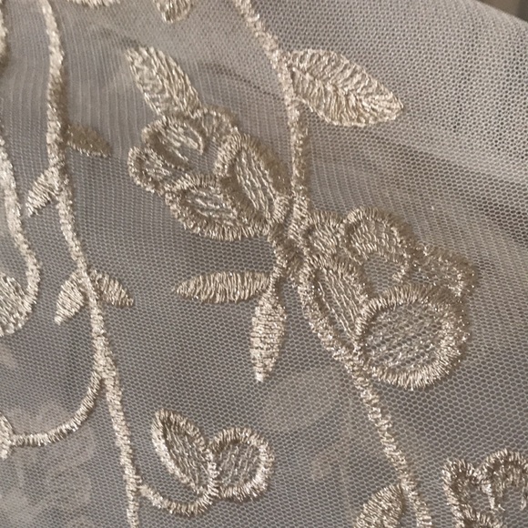 Beautiful party dress - Picture 2 of 4